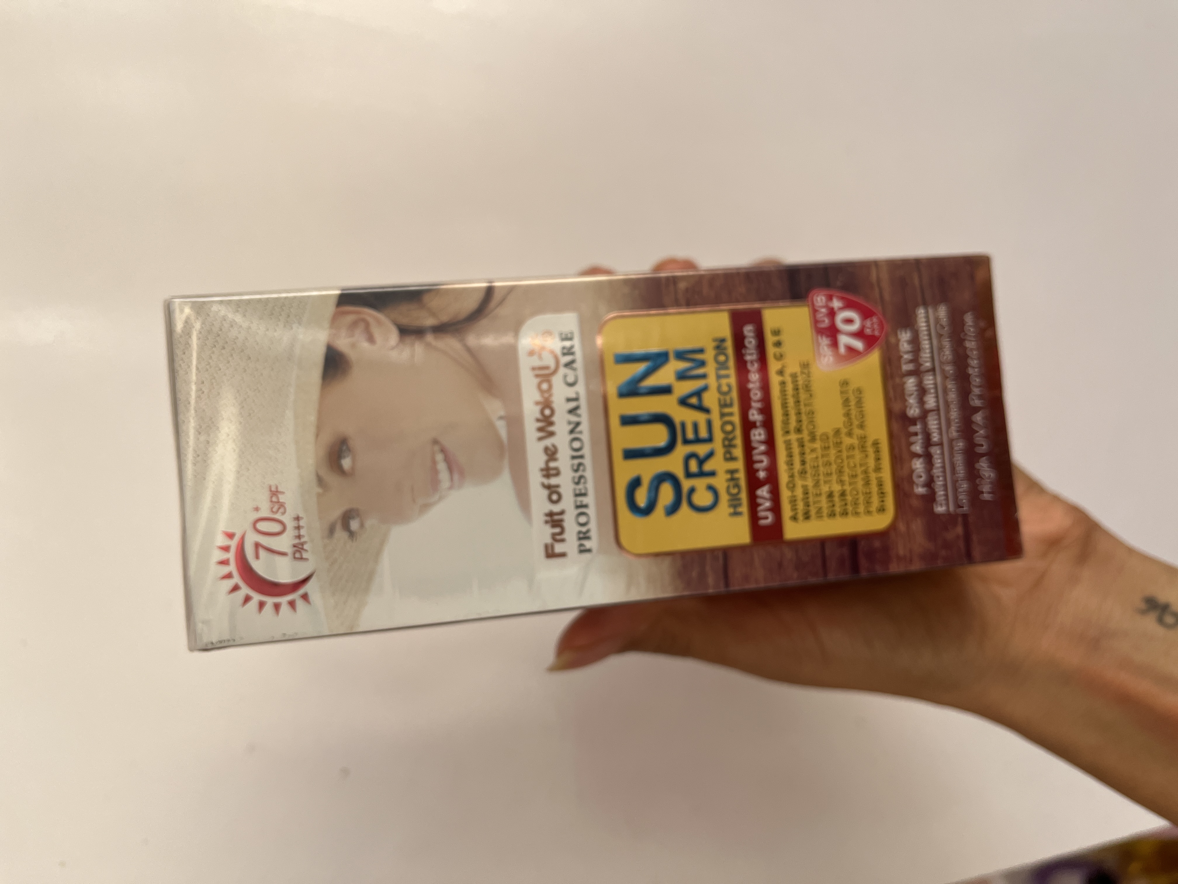 ضدآفتاب  spf 70  بی رنگ وکالی